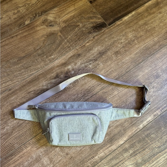 Vera Bradley Handbags - Vera Bradley Gray Belt Bag/Fanny Pack
